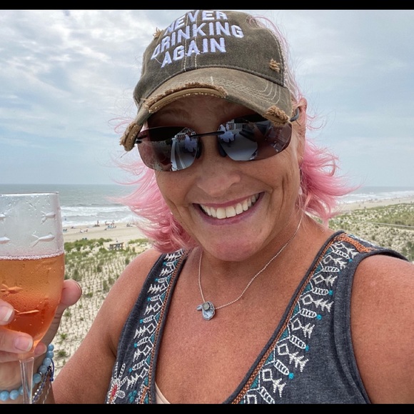 Meet your Posher, Lisa ❤️ - Picture 1 of 8